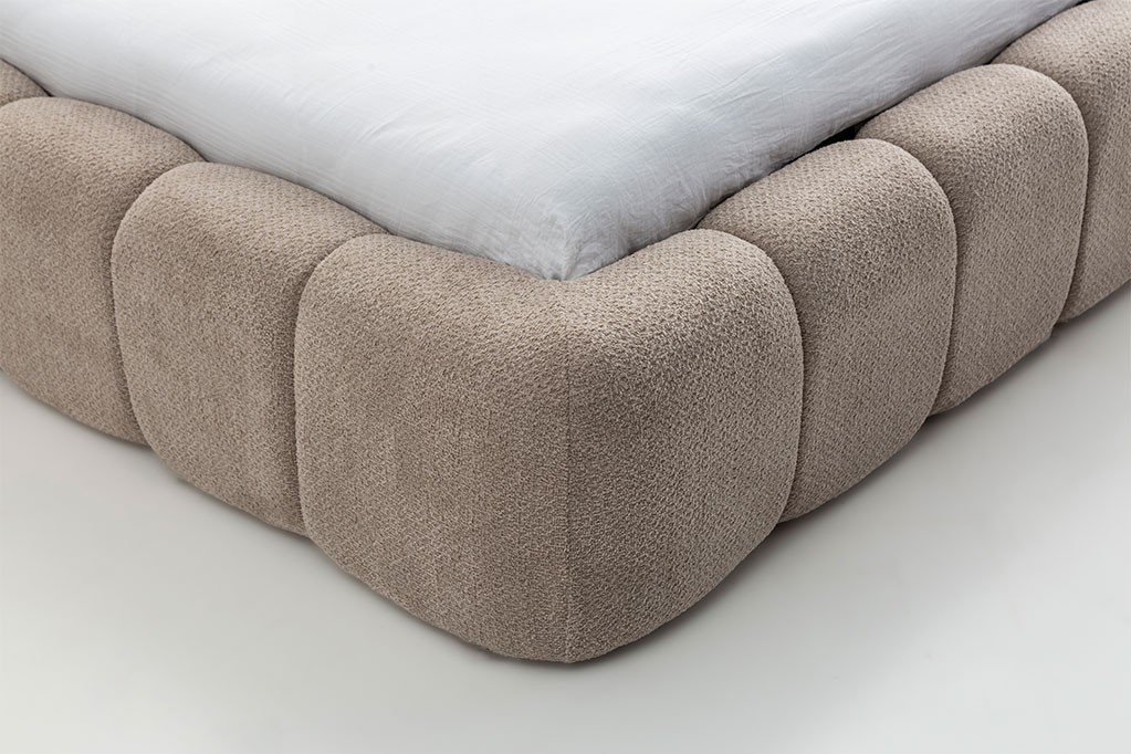 Curvy Bedstead 9